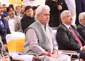 راج بھون جموں میں منعقدہ ورکشاپ میں لیفٹیننٹ گورنر کے علاوہ جموںوکشمیر کے اہم اِداروں کے وائس چانسلروں ،سربراہان اور فیکلٹی ممبران نے شرکت کی