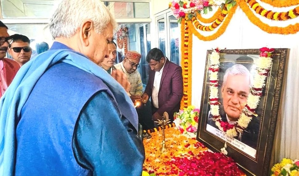 لیفٹیننٹ گورنر نے مہامنا پنڈت مدن موہن مالویہ اور اَٹل بہاری واجپئی کی جنم جینتی پر منعقدہ تقریب میں شرکت کی