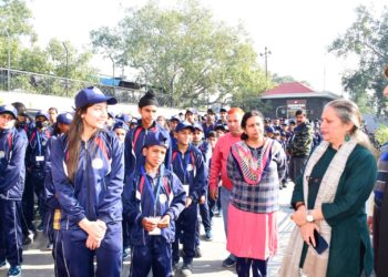 شیتل نندا نے ’ وطن کو جانو ‘ یوتھ ایکسچینج پروگرام کے تحت 250 نوجوانوں کے ایک گروپ کو جے پور اورنئی دہلی کیلئے روانہ کیا