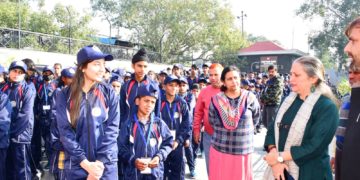 شیتل نندا نے ’ وطن کو جانو ‘ یوتھ ایکسچینج پروگرام کے تحت 250 نوجوانوں کے ایک گروپ کو جے پور اورنئی دہلی کیلئے روانہ کیا