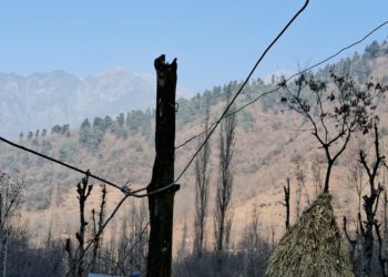 گوجر بستی ژن پارن ناگہ بل ترال میں بجلی ترسیلی نظام انتہائی بوسیدہ