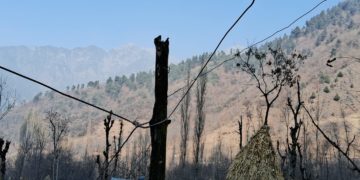 گوجر بستی ژن پارن ناگہ بل ترال میں بجلی ترسیلی نظام انتہائی بوسیدہ