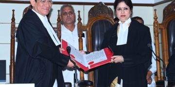 چیف جسٹس نے دو جج صاحبان کو ہائی کورٹ کے مستقل ججوں کے عہدے کا حلف دِلایا