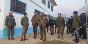 آئی جی پی کشمیر نے ڈی آئی جی جنوبی کشمیر اور ایس ایس پی اونتی پورہ کے ہمراہ پولیس اسٹیشن ترال اور آری پل کا دورہ کیا