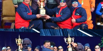 ورلڈ یوتھ فیسٹول میں جموں و کشمیر کی نمائندگی کرنے والے نوجوانوں اور پدم شری ڈاکٹر کے این پنڈتا نے لیفٹیننٹ گورنر سے ملاقات کی