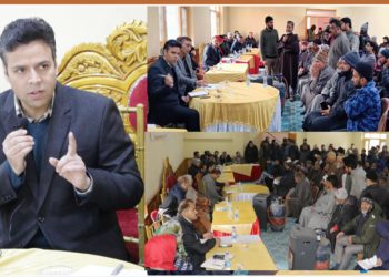 ضلع ترقیاتی کمشنر سری نگرنے شہر خاص کے کولی پورہ خانیار میں عوامی شکایات اَزالے کیمپ کا اِنعقاد کیا