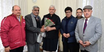 لفٹینٹ گورنر نے ڈاکٹر رمیش تمیری کی کتاب ” جے اینڈ کے پر پاکستان کا حملہ “ کا اجراءکیا