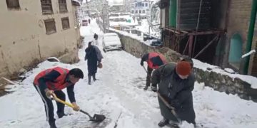 ترال میں روا ں سیزن کی پہلی برف باری