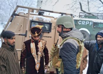 ترال میں سی آر پی ایف نے دلہے کو بکتربند گاڑی میں سسرال پہنچایا