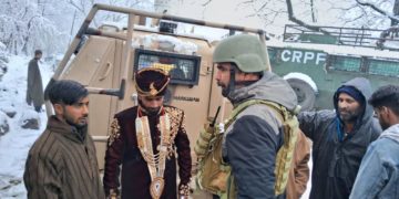 ترال میں سی آر پی ایف نے دلہے کو بکتربند گاڑی میں سسرال پہنچایا