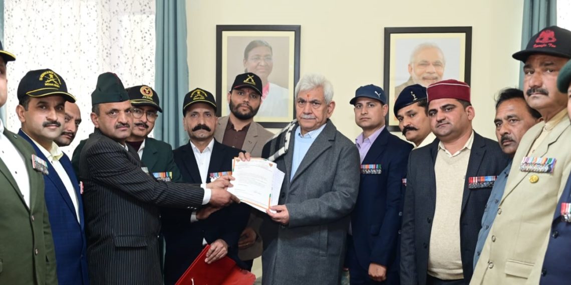 کشتواڑ کے سابق فوجیوں کے وفد نے لیفٹیننٹ گورنر سے ملاقات کی