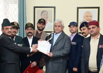کشتواڑ کے سابق فوجیوں کے وفد نے لیفٹیننٹ گورنر سے ملاقات کی