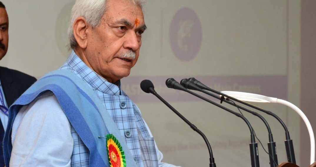 لیفٹیننٹ گورنر اور مرکزی وزیرماہی و مویشی پروری نے سکاسٹ کشمیر میں ٹیکنالوجی ایگزبیشن کم سیڈ میلے کا اِفتتاح کیا