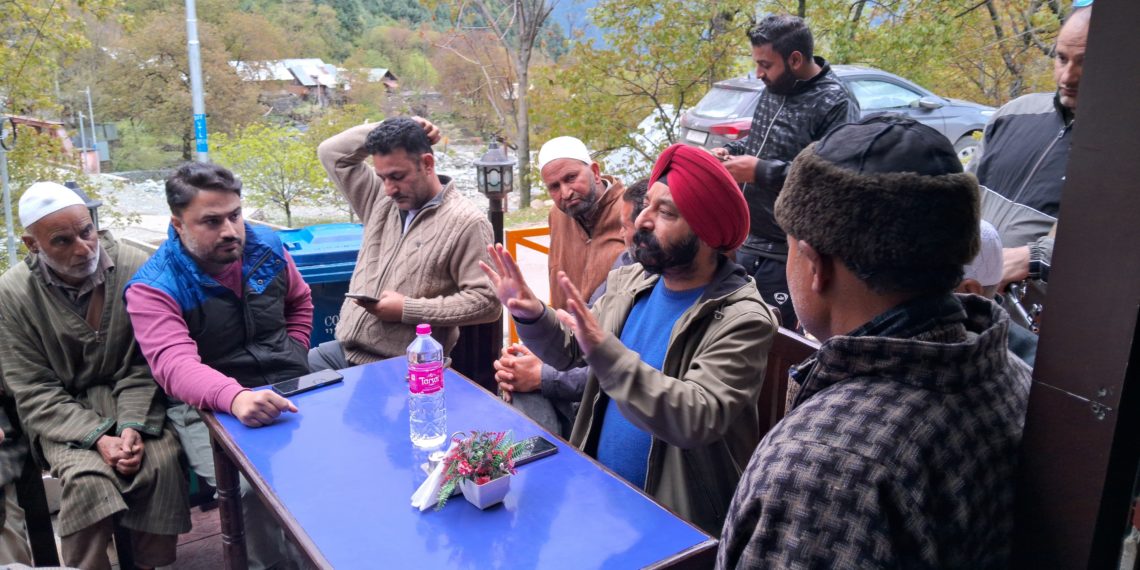 ترال میں پی ڈی پی کا اوٹ ریچ پروگرام بڑے پیما نے پر جاری