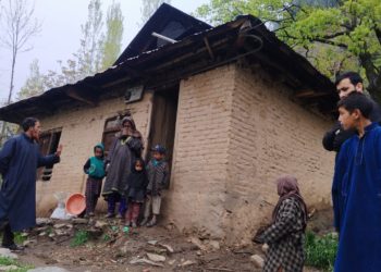 بارشوں سے دودھ مرگ ترال میں شہری کے مکان کو نقصان