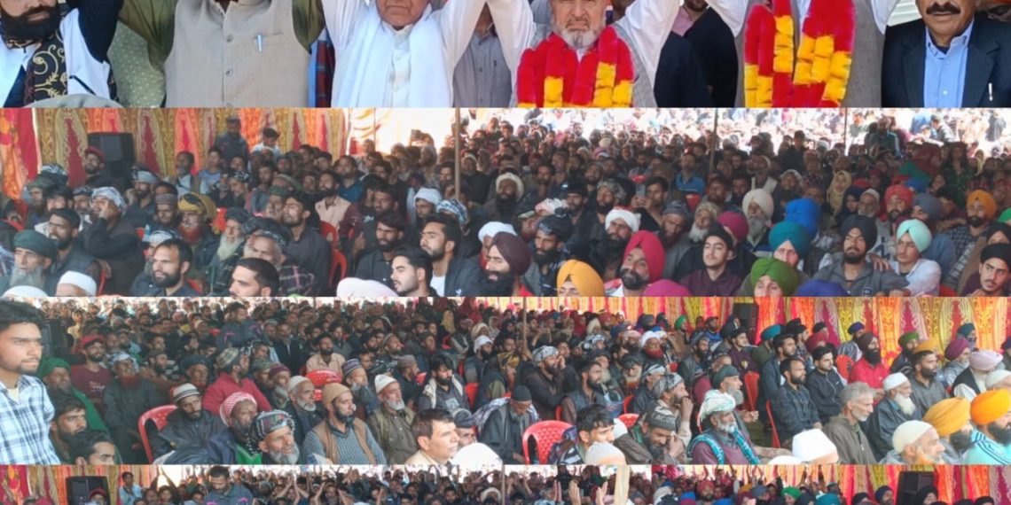 ترال میں اپنی پارٹی کا عوامی جلسہ