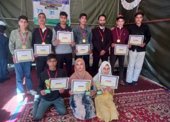 خانہ گنڈ آری پل کے نجی سکول میں عزت افزائی کے تقریب منعقد