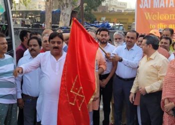 صوبائی کمشنر جموں نے نگروٹہ سے ماتا کھیر بھوانی یاترا 2024 کو ہری جھنڈی دِکھا کر روانہ کیا