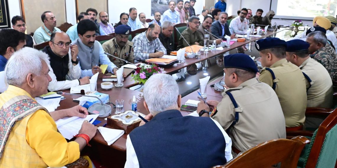لیفٹیننٹ گورنر نے شری اَمرناتھ جی یاترا کے جائزہ میٹنگ کی صدارت کی