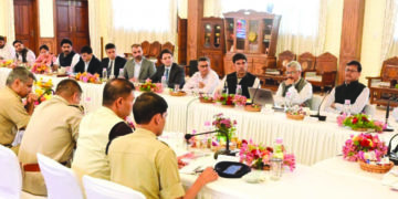 لیفٹنٹ گورنر کی کشمیر صوبے کےاعلیٰ سول وپولیس افسران کے ساتھ میٹنگ