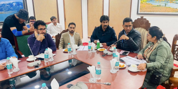 سیکرٹری محکمہ دیہی ترقی کی پہلگام کلب میں اَفسران اوردیگر متعلقین کے ساتھ میٹنگ، صفائی ستھرائی پر تبادلہ خیال