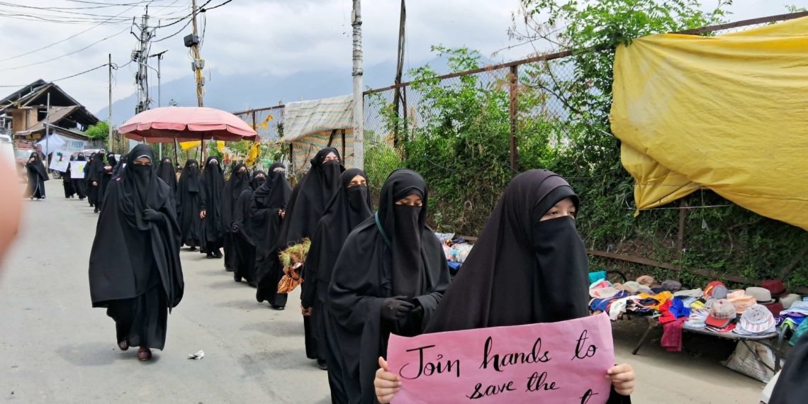 عالمی یوم ماحولیات ،سب ضلع ترال میں تعلیمی اداروں کے بچوں کی جانب سے ریلیوں کا اہتمام