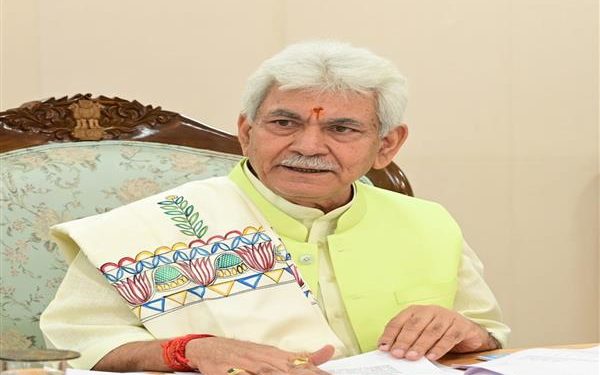 یوگا کے عالمی دن پروزیر عظم کا دورہ جموں و کشمیر کے عوام کے لئے فخر کی بات:منوج سنہا