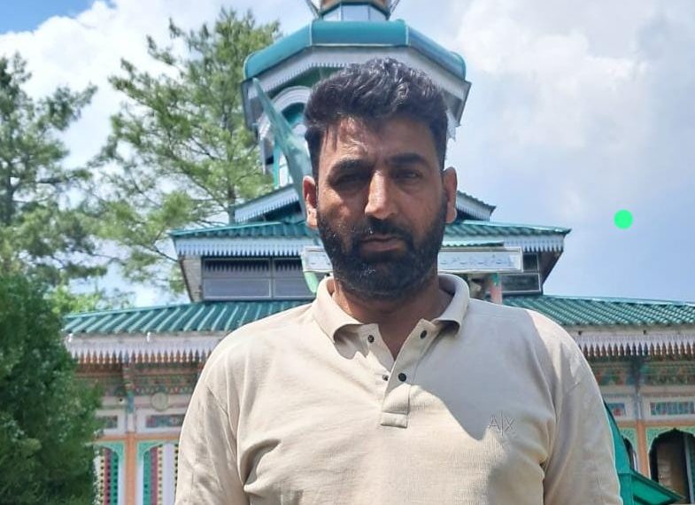 بلاک صدر اپنی پارٹی طاریق احمد ڈار کی جانب سے اہل اسلام کو عید مبارک