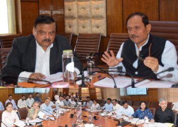 مشیر راجیو رائے بھٹناگر نے سکولی تعلیم محکمہ کی کارکردگی کا جائزہ لیا