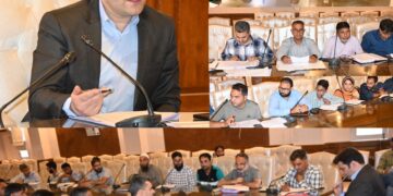 ضلع ترقیاتی کمشنر کولگام نے جل جیون مشن کے تحت کاموں کی پیش رفت کا جائزہ لیا