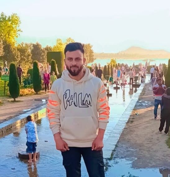 بارسو اونتی پورہ میں لوڈ کرئیر حادثےکا شکار، نوجوان جاں بحق