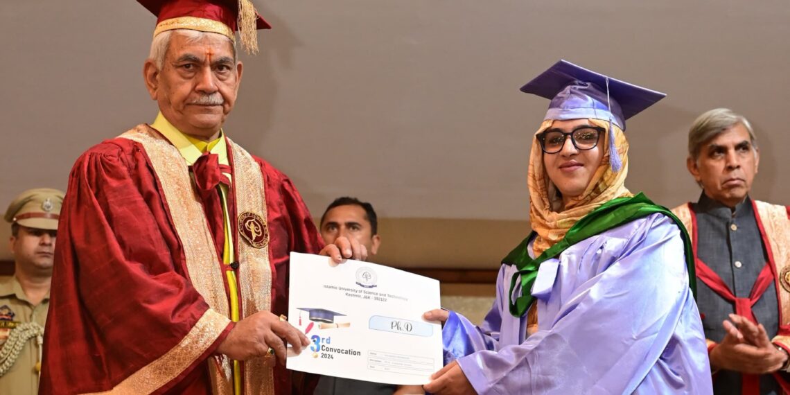 لیفٹیننٹ گورنر کا آئی یو ایس ٹی کی کنووکیشن تقریب سے خطاب