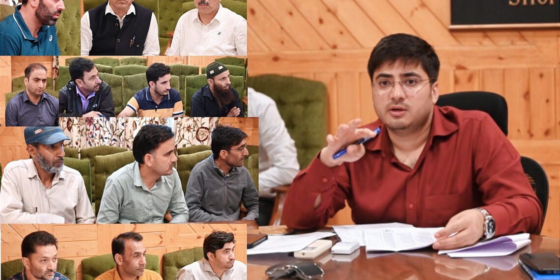 ڈِسٹرکٹ الیکشن آفیسر شوپیاں نے ایف ایس ٹی اور ایس ایس ٹی کے مجسٹریٹوں سے ملاقات کی