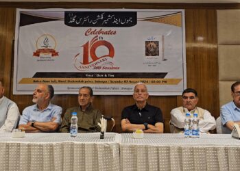 فکشن رائٹرس گلڈ کی ایک دہائی تین سو نشستیں مکمل