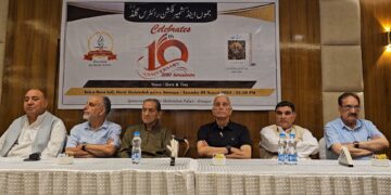 فکشن رائٹرس گلڈ کی ایک دہائی تین سو نشستیں مکمل