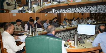 چیف الیکٹورل آفیسر نے پلوامہ میں اسمبلی اِنتخابات کی تیاریوں کا جائزہ لیا
