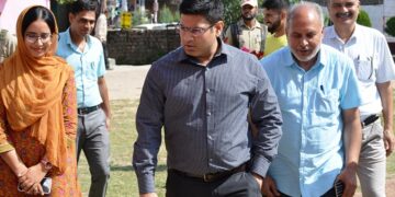 ضلع چناﺅ آفیسر نے پونچھ میں خواتین کے زیر اِنتظام پولنگ سٹیشنوں کی سہولیات کا معائینہ کیا