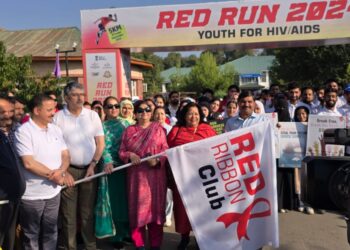 جے کے اے سی ایس اورکشمیر یونیورسٹی میں ایچ آئی وِی اور ایڈز سے بیداری کیلئے 5کلومیٹر دوڑ اور 2کلومیٹر واک کا اِنعقاد