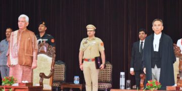 جسٹس تاشی ربستن نے آج کنونشن سینٹر میں منعقدہ ایک تقریب میں جموں و کشمیر اور لداخ ہائی کورٹ کے چیف جسٹس کی حیثیت سے حلف لیا۔ اُنہوں نے جموںوکشمیر یوٹی کے لیفٹیننٹ گورنر منوج سنہا کے سامنے عہدے کا حلف لیا ۔