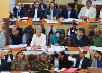 سڑکوں کے اہم پروجیکٹوں کو مقررہ وقت میں مکمل کیا جائے ۔ نائب وزیر اعلیٰ