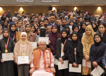 لیفٹیننٹ گورنر نے سری نگر امر اُجالا کے میدھاوی چھاتر سمان سمروہ سے خطاب کیا