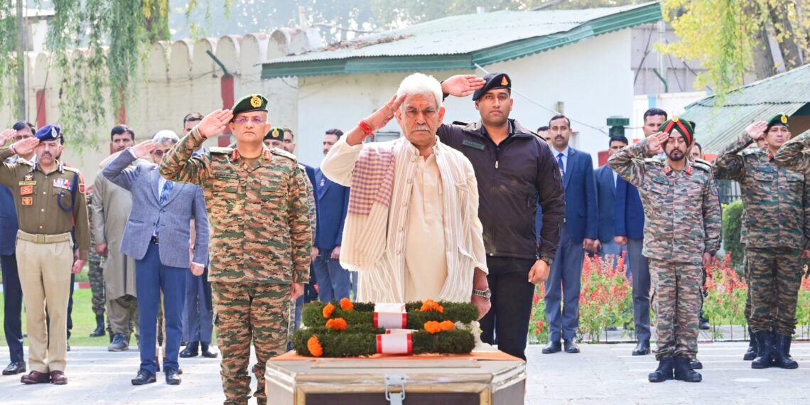 جاں بحق اہلکاروں کو خراج عقیدت پیش