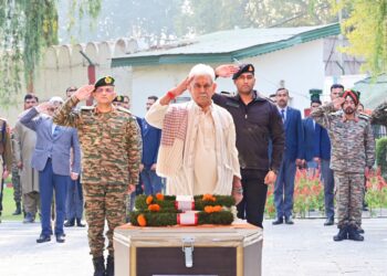 جاں بحق اہلکاروں کو خراج عقیدت پیش