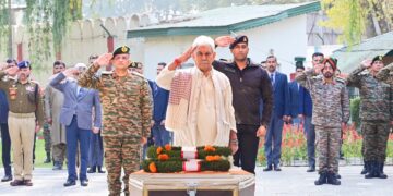 جاں بحق اہلکاروں کو خراج عقیدت پیش