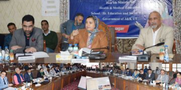 عوام کی اُمنگوں کو پورا کرنے کیلئے تمام ہسپتالوں میں صحت سہولیات کو اَپ گریڈ کو یقینی بنایا جائے۔سکینہ مسعود اِیتوکی اَفسران کو ہدایت