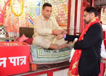وزیر ستیش شرما نے ششی ابرول کے اہل خانہ کے ساتھ ملاقات کی