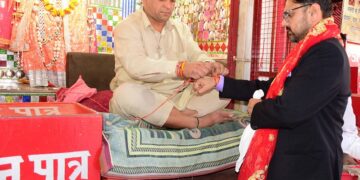 وزیر ستیش شرما نے ششی ابرول کے اہل خانہ کے ساتھ ملاقات کی