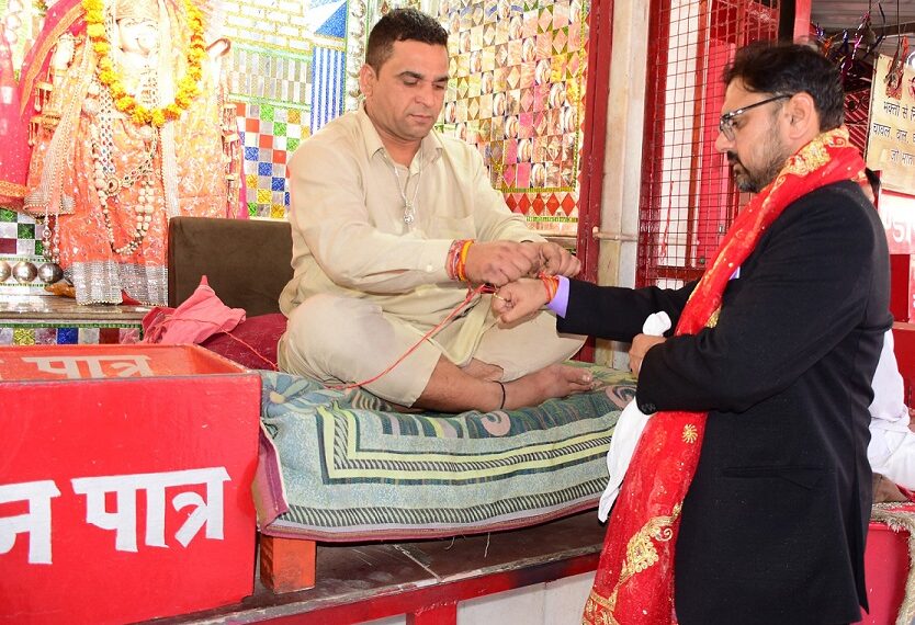 وزیر ستیش شرما نے ششی ابرول کے اہل خانہ کے ساتھ ملاقات کی