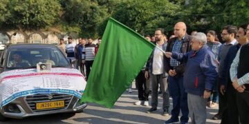 ضلع ترقیاتی کمشنررِیاسی نے ووٹر رجسٹریشن کو فروغ دینے کیلئے گاڑیوں کو ہری جھنڈی دِکھا کر روانہ کیا