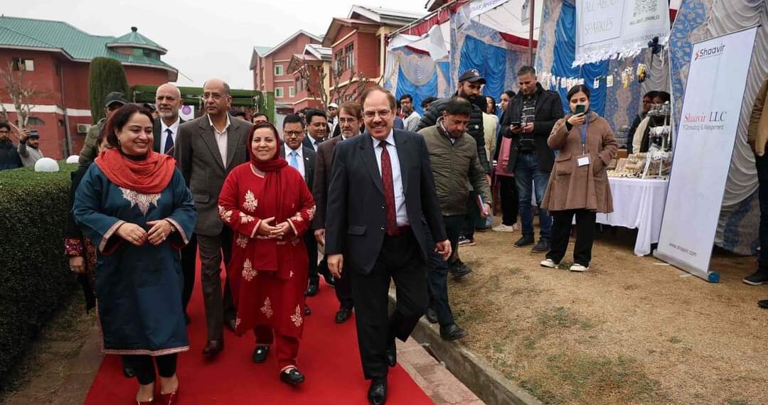 سرکاری ہسپتالوں کوعملے اور سہولیات کی کمی کا سامنا، دور کرنے کی کوشش کریں گے:وزیر صحت سکینہ ایتو